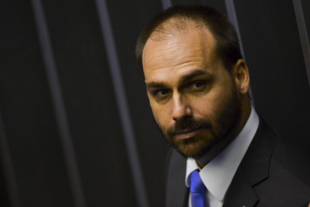 PSL suspende Eduardo Bolsonaro por um ano do partido