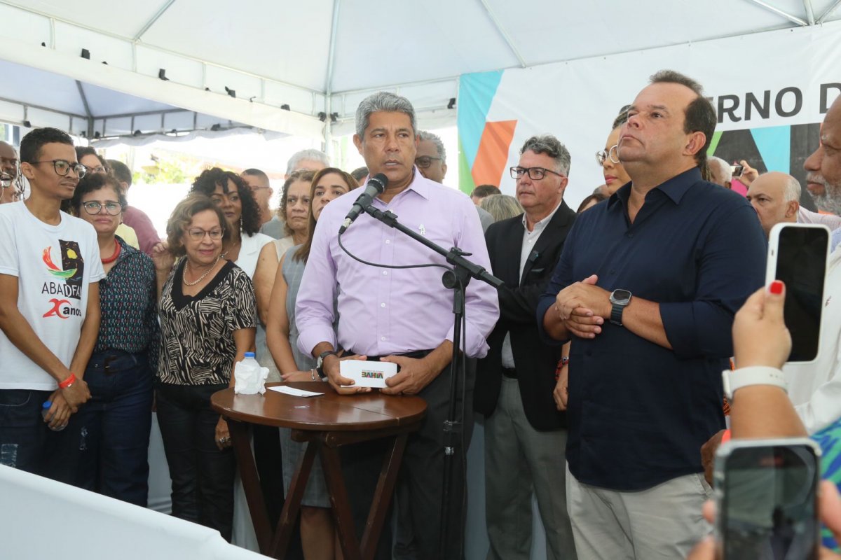 Jerônimo inaugura Centro de Anemia Falciforme no bairro do Garcia, em Salvador
