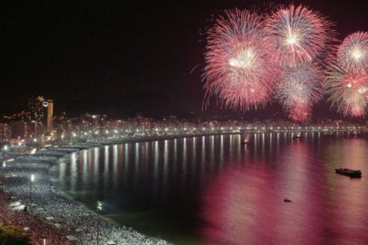 Farol da Bahia revela detalhes do famoso réveillon de Copacabana