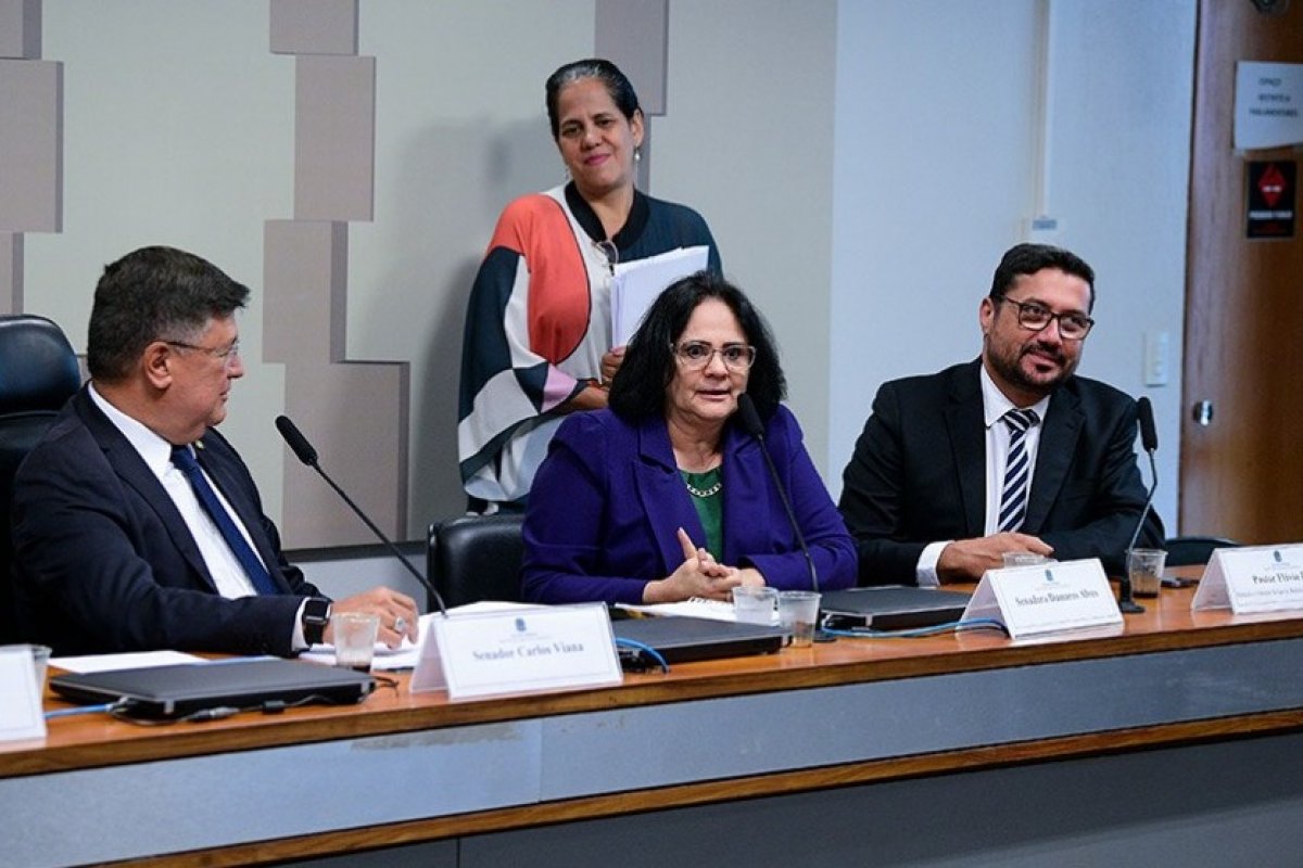 Senadores lançam Frente Parlamentar Evangélica e garantem não fazer 'oposição cega' 