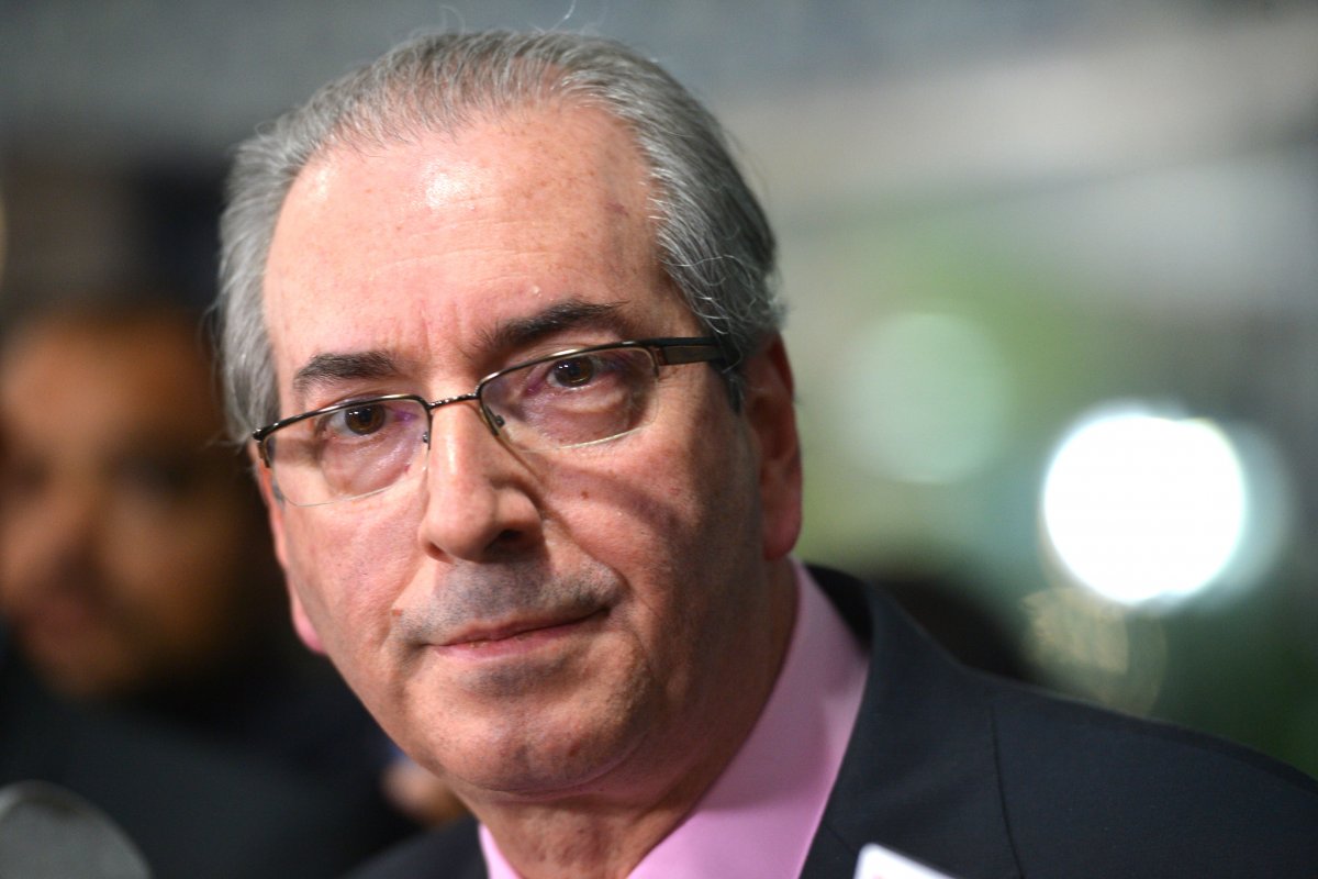 Desembargador suspende ordem para Eduardo Cunha entregar carros de luxo bloqueados
