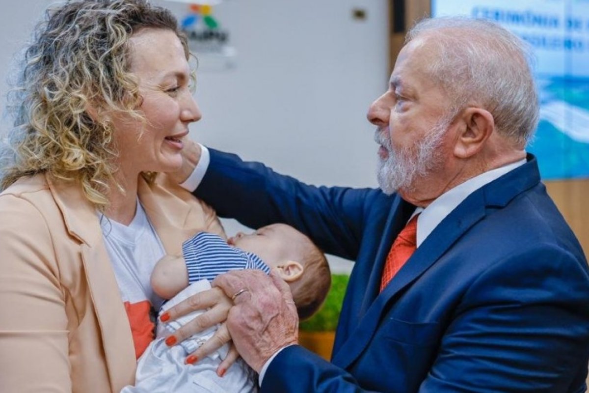 Lula encontra família de petista morto em Foz do Iguaçu