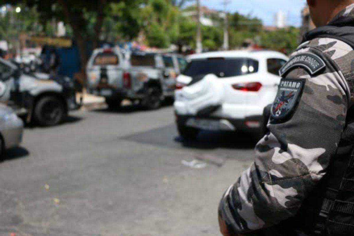 Motorista é assaltado e tem carro roubado próximo a cemitério em Piatã, Salvador