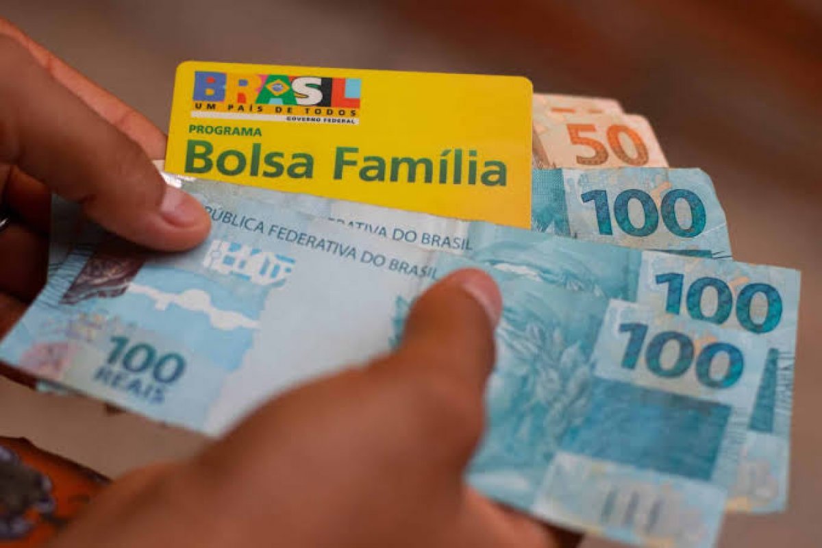 Mudanças do Bolsa Família são positivas para a economia, avalia economista 