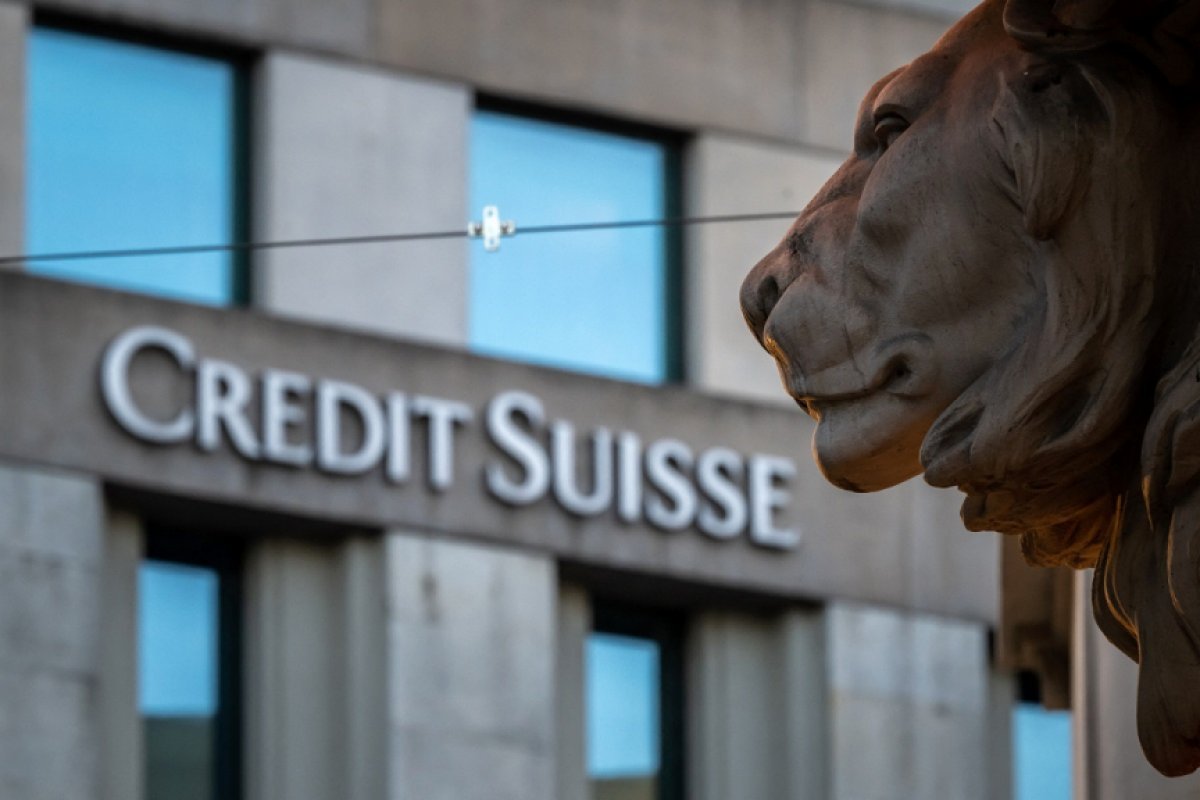 UBS oferece US$ 1 bilhão para comprar Credit Suisse, diz Financial Times