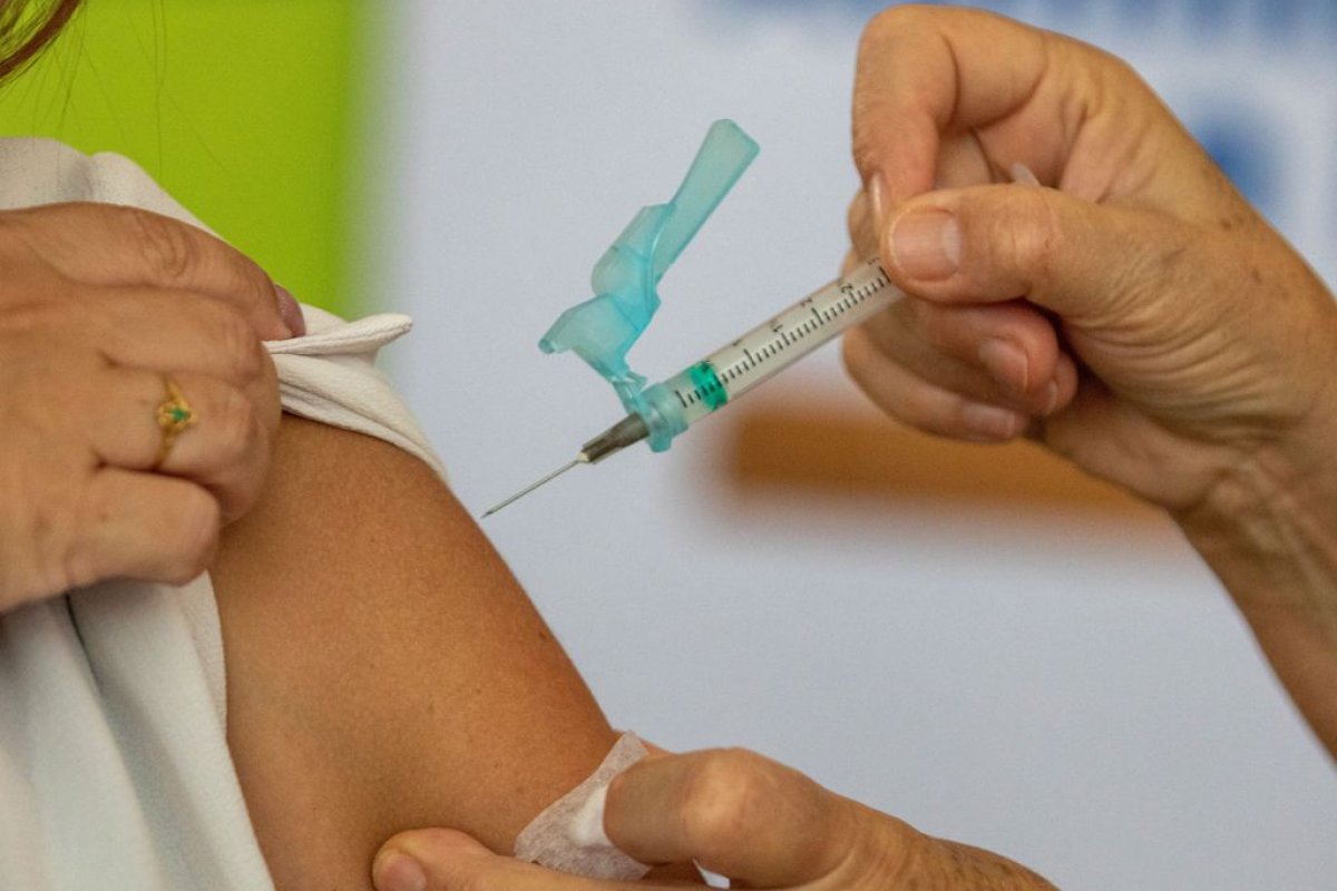 Vacinação: Confira os postos de aplicação dos imunizantes contra Covid-19 nesta terça-feira (21)