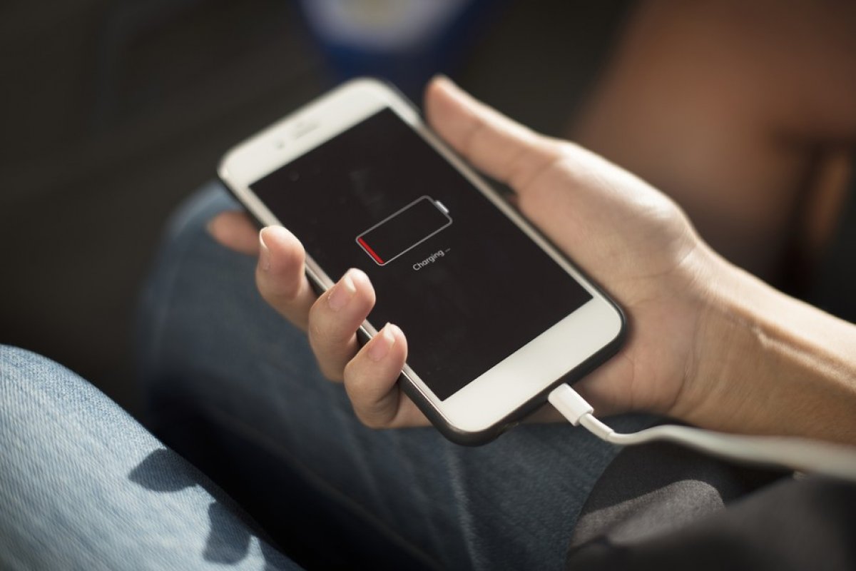 GPS, dados móveis, brilho da tela: saiba quais funções estão descarregando seu celular mais rápido