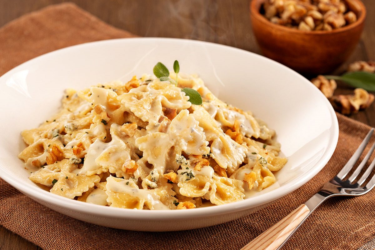 Aprenda a fazer Farfalle al Gorgonzola, prato típico italiano! 