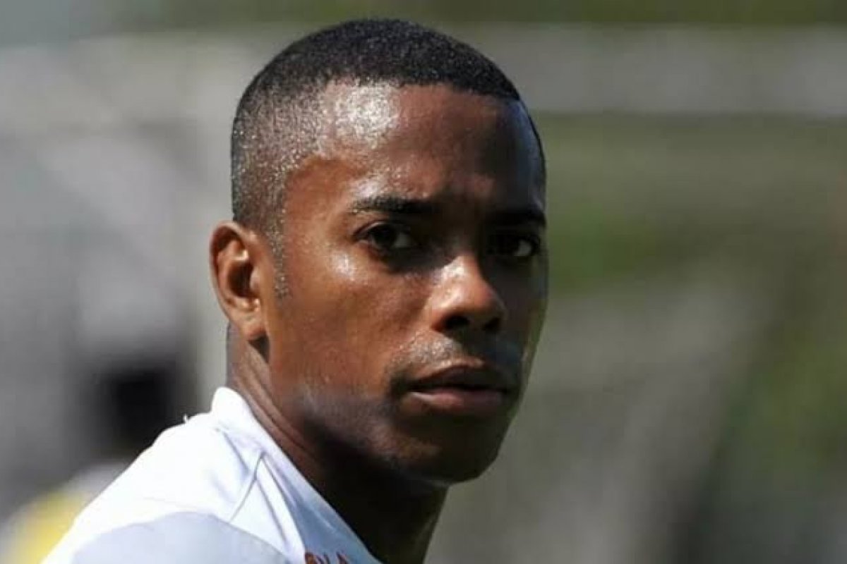 Defesa de Robinho tem até 15 dias para contestar o pedido da Itália para prisão no Brasil