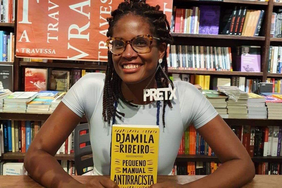Pais pedem para colégio tradicional tirar obra de Djamila Ribeiro da grade, diz coluna 