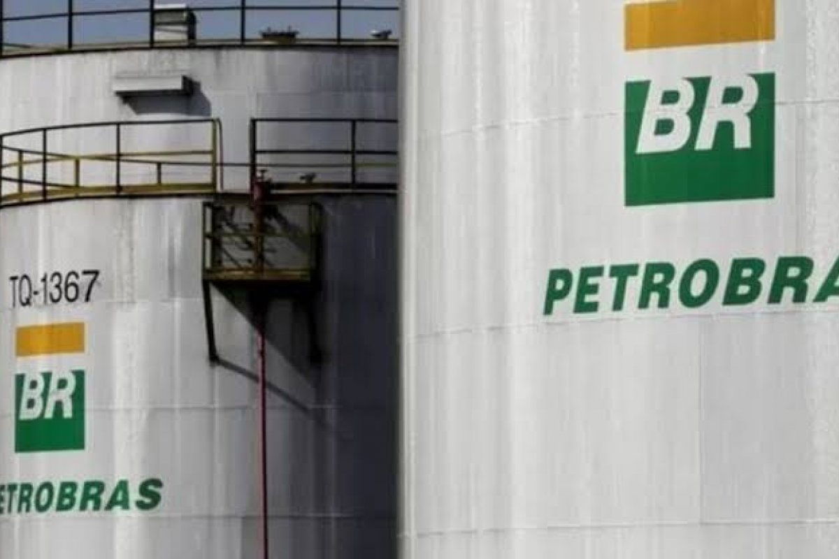 Redução do preço do diesel em R$0,18 para distribuidoras passa a valer hoje (23)