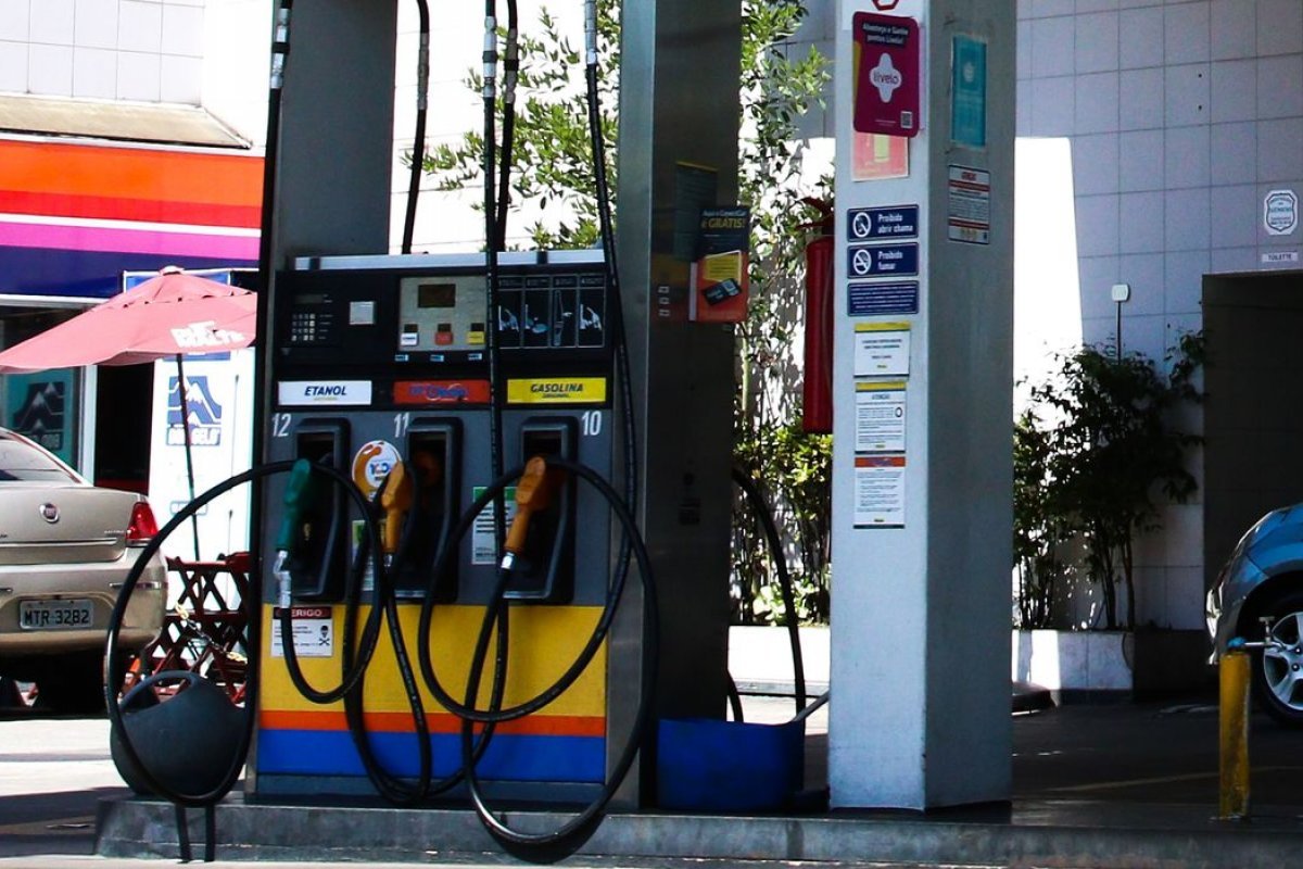 Preço da gasolina tem redução de 2% na Bahia, segundo Acelen