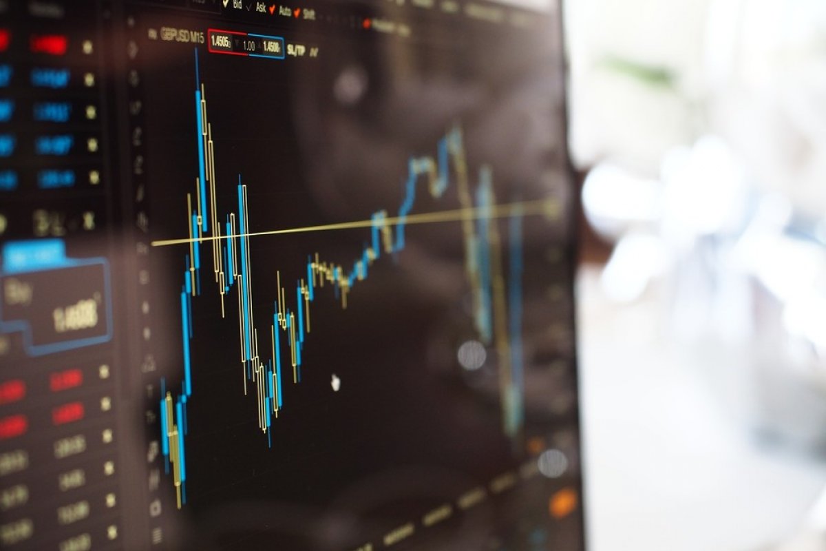 Bovespa supera máxima e fecha o dia acima dos 110 mil pontos