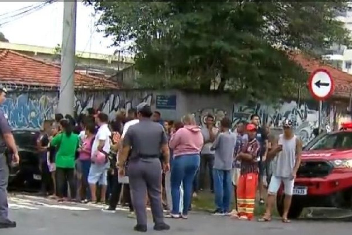 Aluno de 13 anos esfaqueia professores e colegas em escola de SP