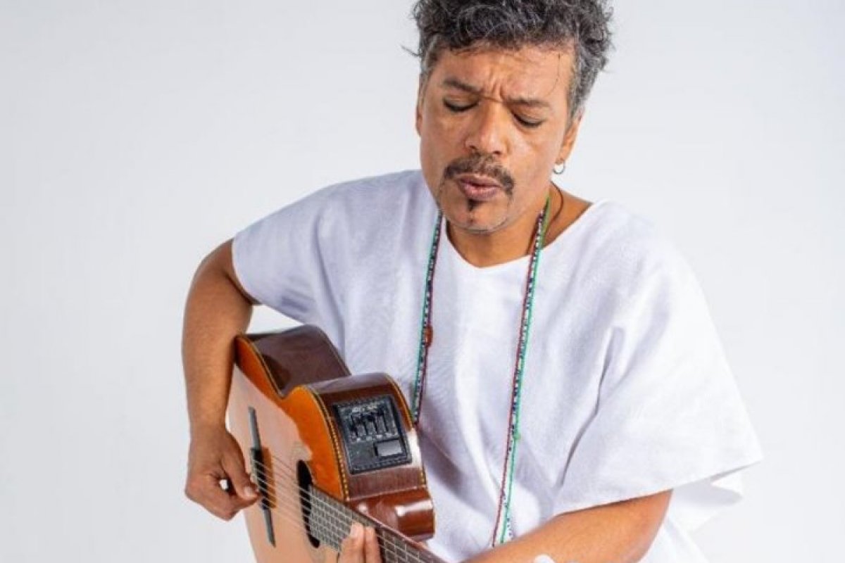 Tito Bahiense recebe Aiace  em seu show "Minhas Marinas e Ritas”  