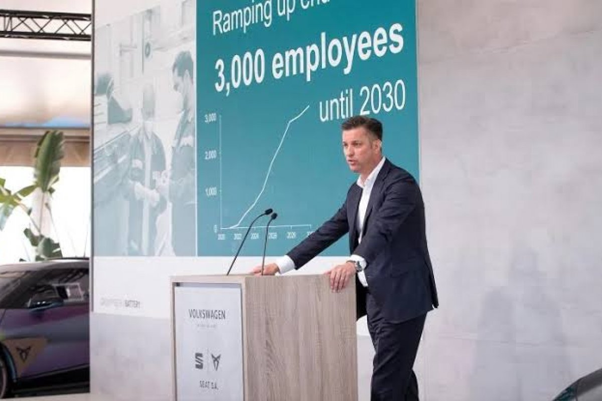 Volkswagen inicia construção de fábrica de baterias na Espanha