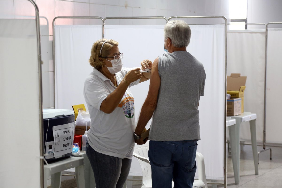 Covid-19: vinte cidades baianas ainda não iniciaram aplicação da vacina bivalente