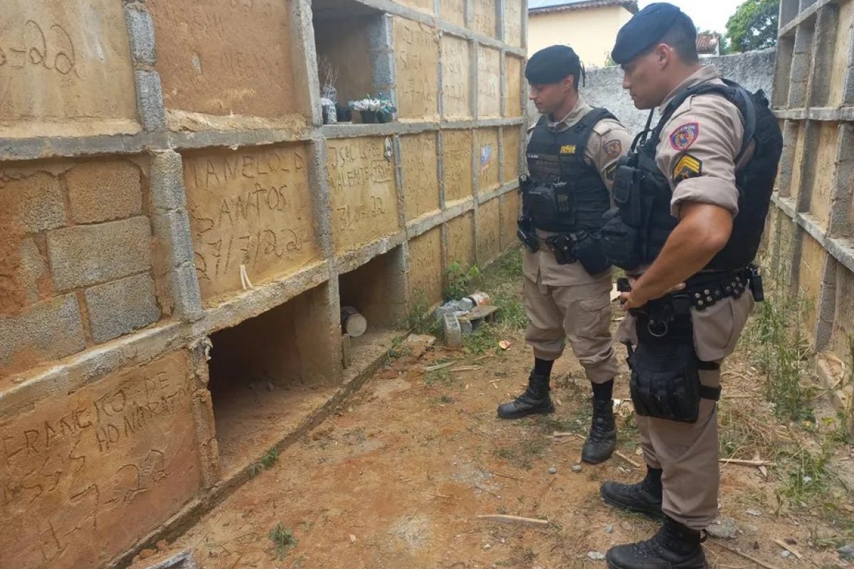 Mulher é encontrada viva dentro de túmulo no interior de MG