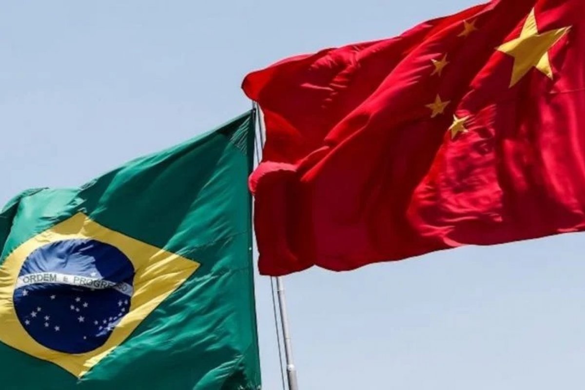 Brasil e China anunciam criação de câmara de compensação para viabilizar transações 
