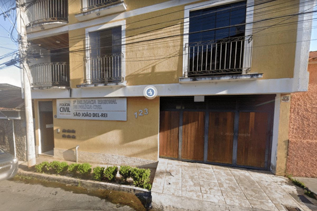 Mulher encontra dois corpos dentro da própria casa ao voltar de viagem 