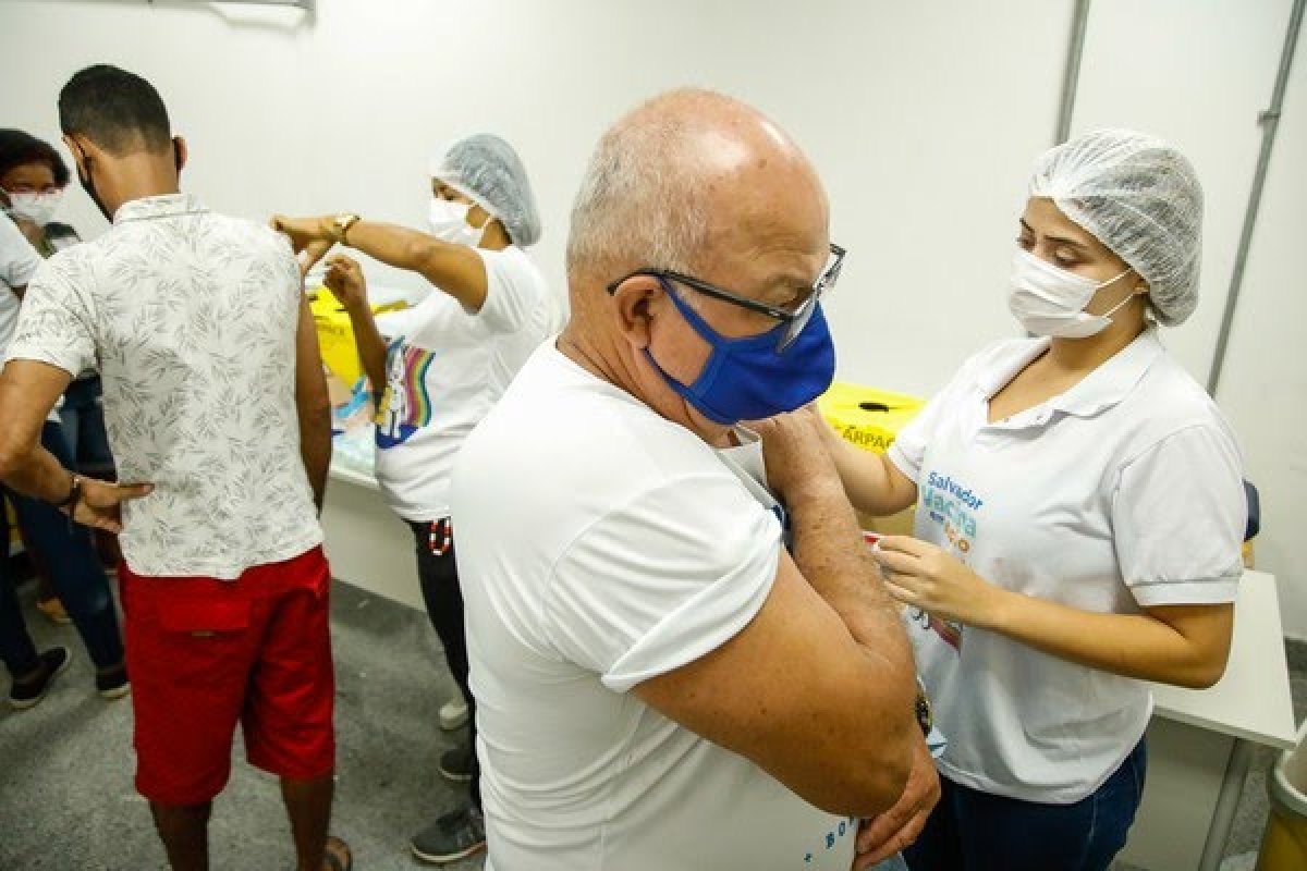OMS revisa recomendações de vacinas contra a Covid-19 