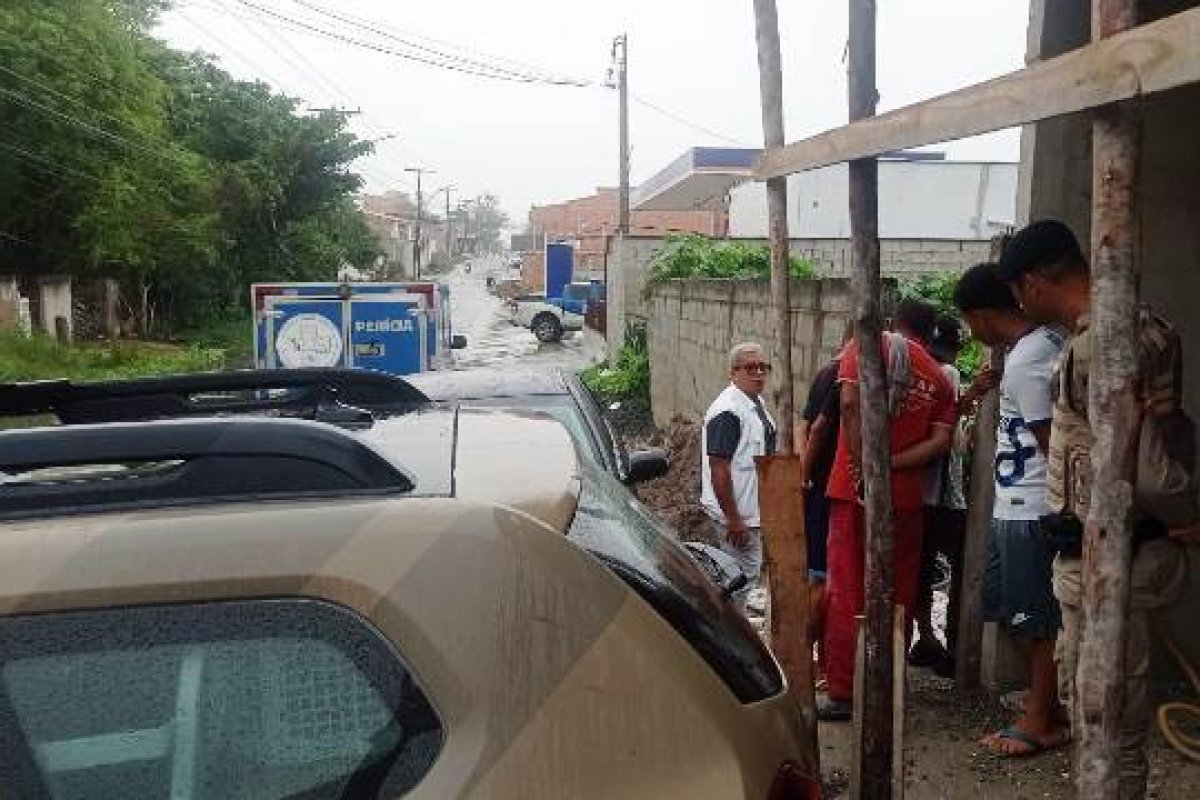 Feto é encontrado em terreno baldio de Feira de Santana 