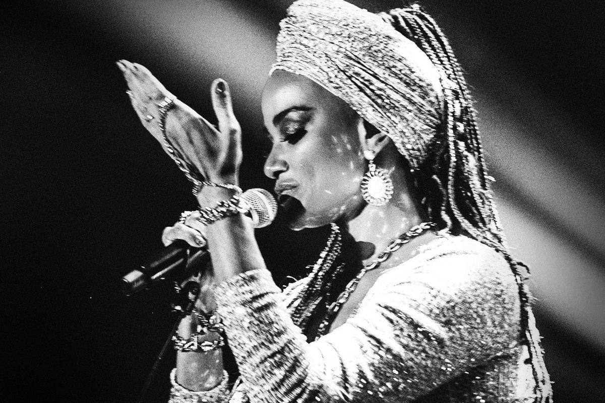 Luciana Mello celebra a presença feminina no samba com audiovisual “35 Anos Na Música”! 