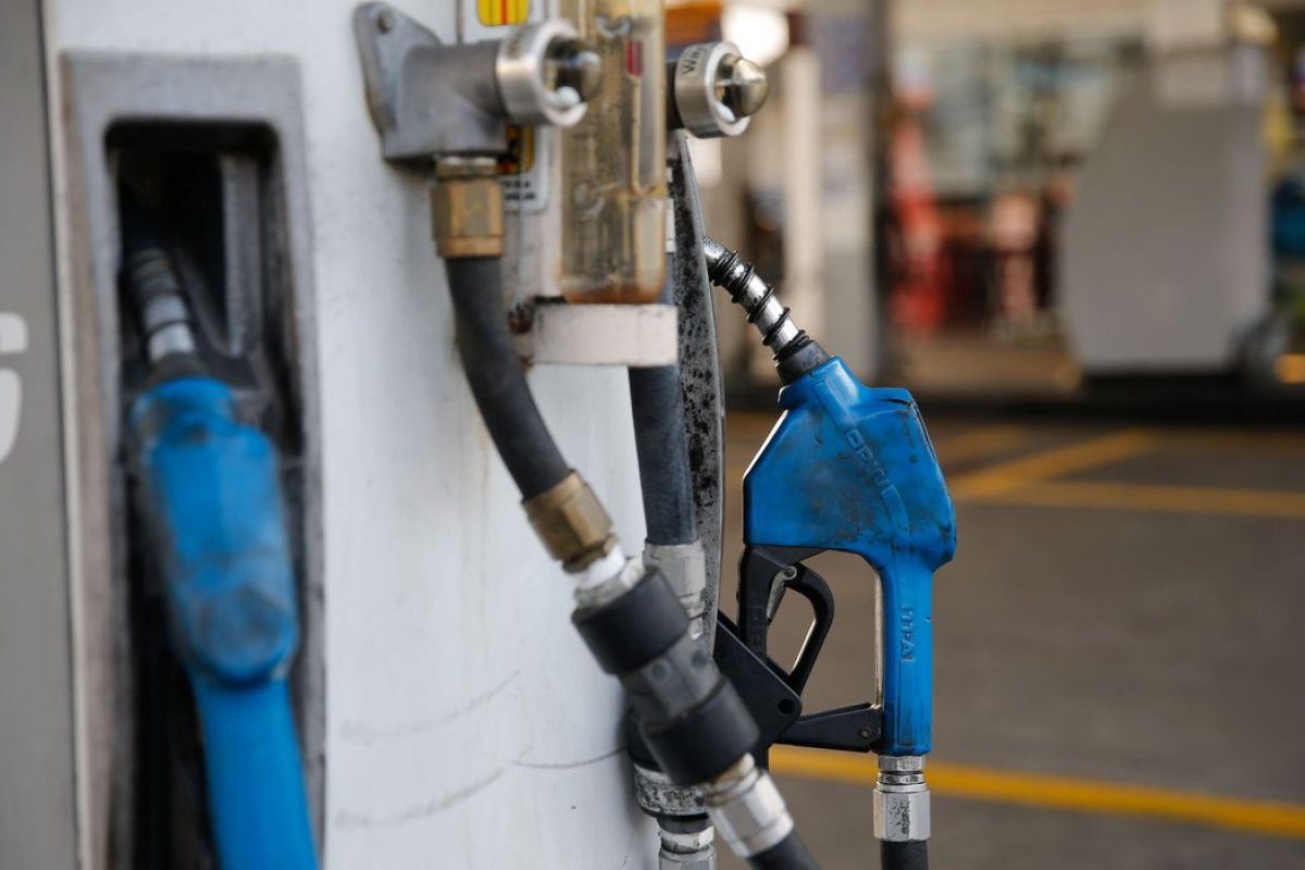 Preço médio da gasolina cai pela terceira semana seguida e chega a R$ 5,48