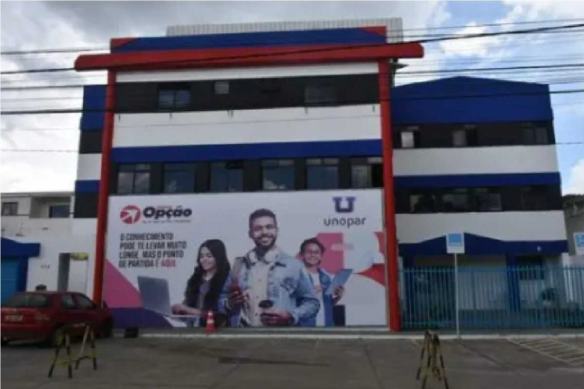 Aluno leva arma de brinquedo para a aula e causa pânico em colégio de Vitória da Conquista