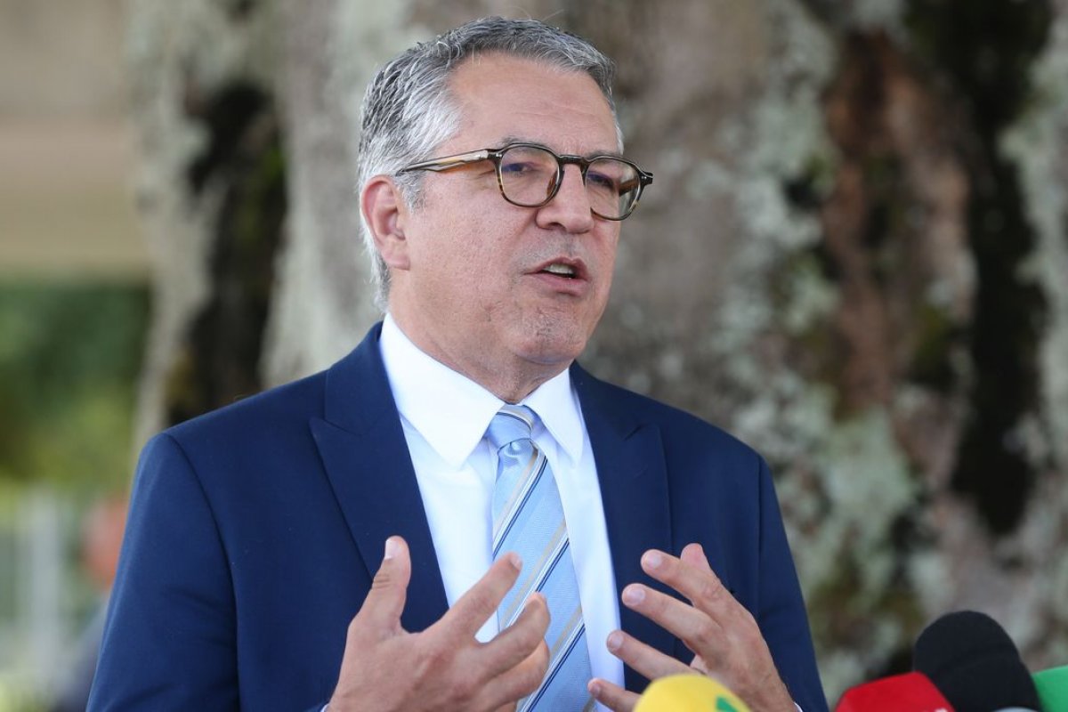 Lula não tem 'compromisso' com MP que flexibiliza fiscalização na Mata Atlântica, diz Padilha