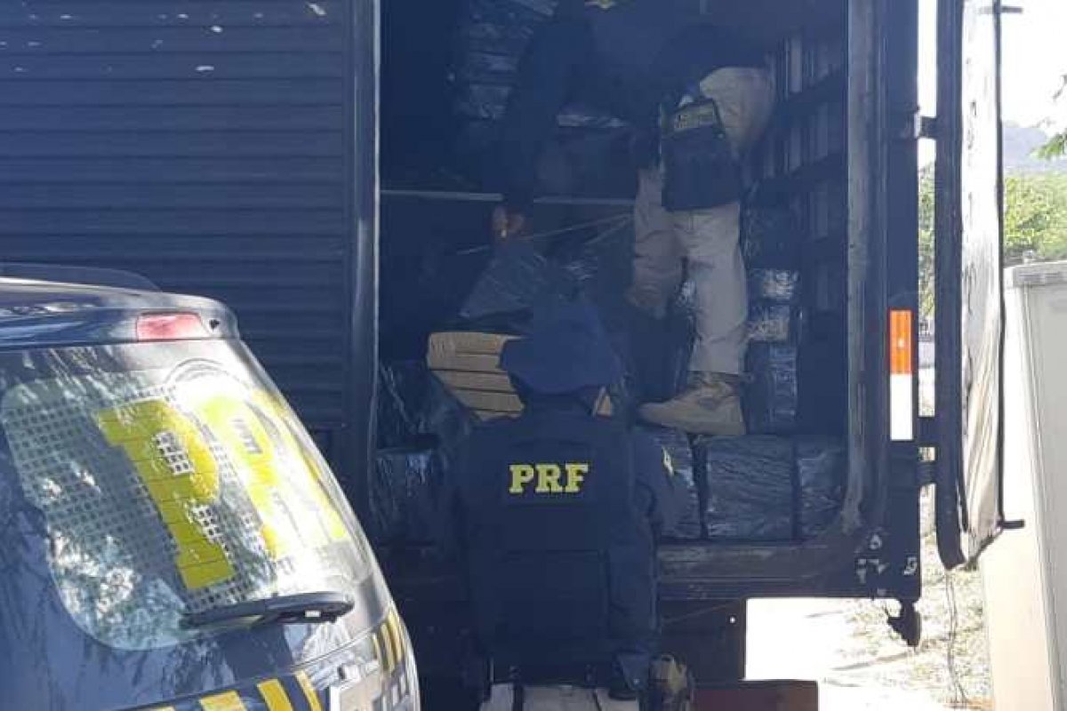 Caminhão com mais de 1 tonelada de maconha é apreendida na BR 116