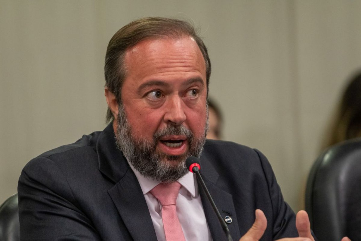Governo vai propor nova política de preços para a Petrobras, diz Alexandre Silveira