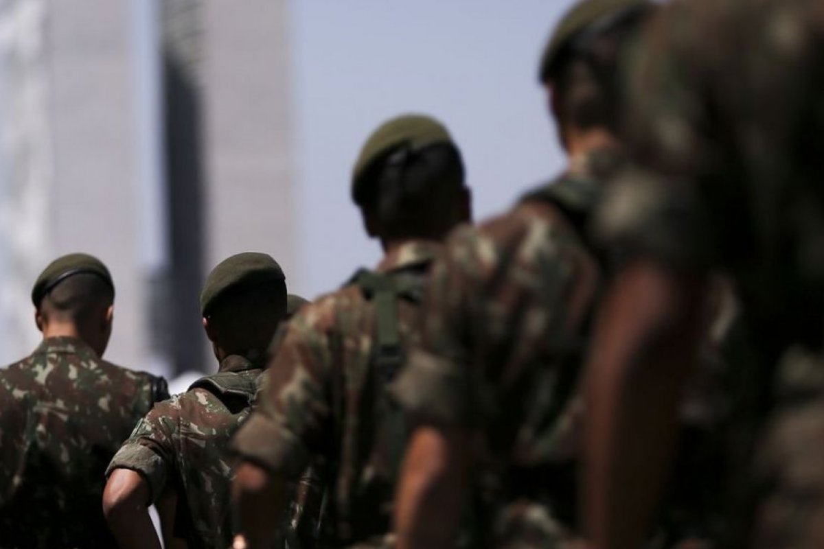 Governo Lula pede que Congresso retire projeto de Bolsonaro que isenta militares de punição