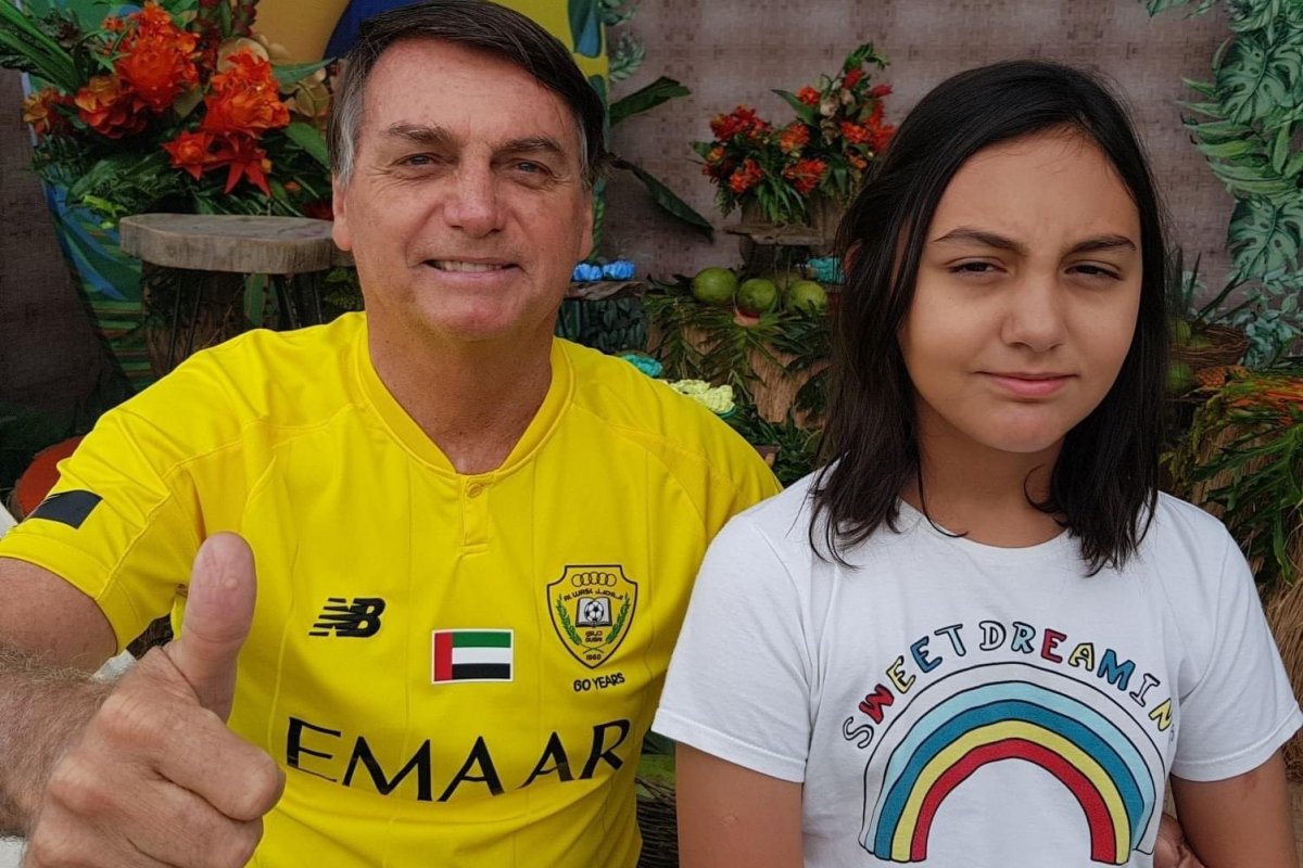 Exército libera documentos sobre ingresso de Laura Bolsonaro em colégio militar