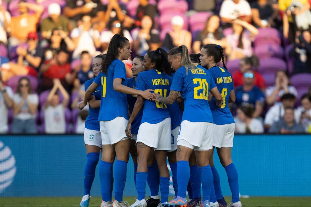 Seleção brasileira feminina enfrenta Inglaterra na estreia da Finalíssima