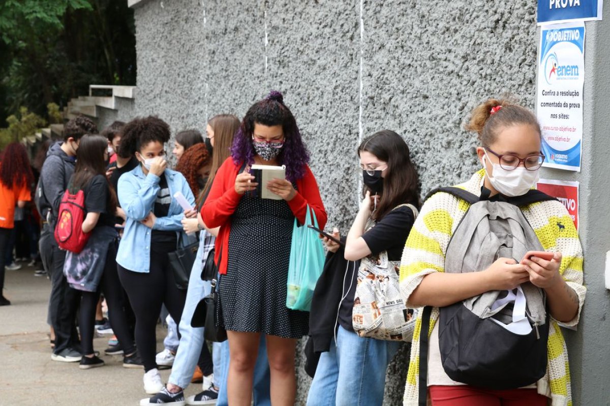 MEC pretende ouvir 100 mil estudantes sobre o novo ensino médio