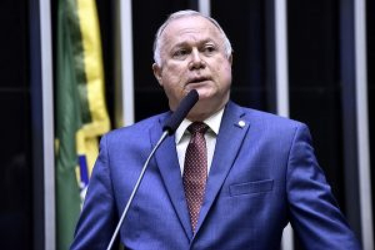 "Resolvemos liberar a sua desfiliação", afirma Paulo Azi sobre saída de Léo Prates