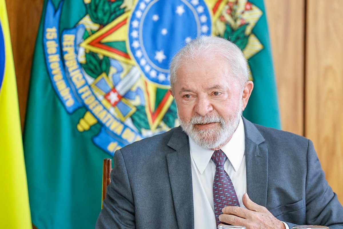 'Se meta de inflação está errada, muda-se a meta', diz Lula