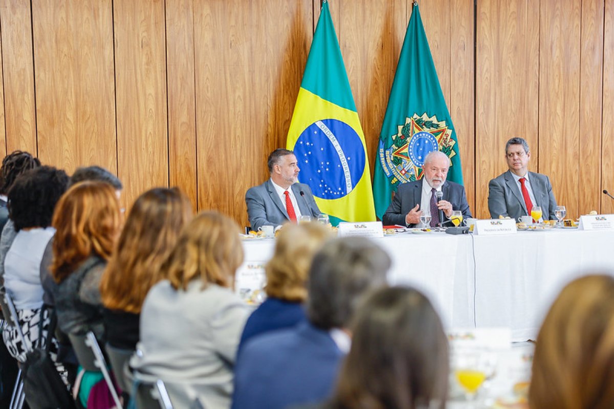 Lula diz que base no Congresso ainda não foi testada e cobra acordo entre Lira e Pacheco 