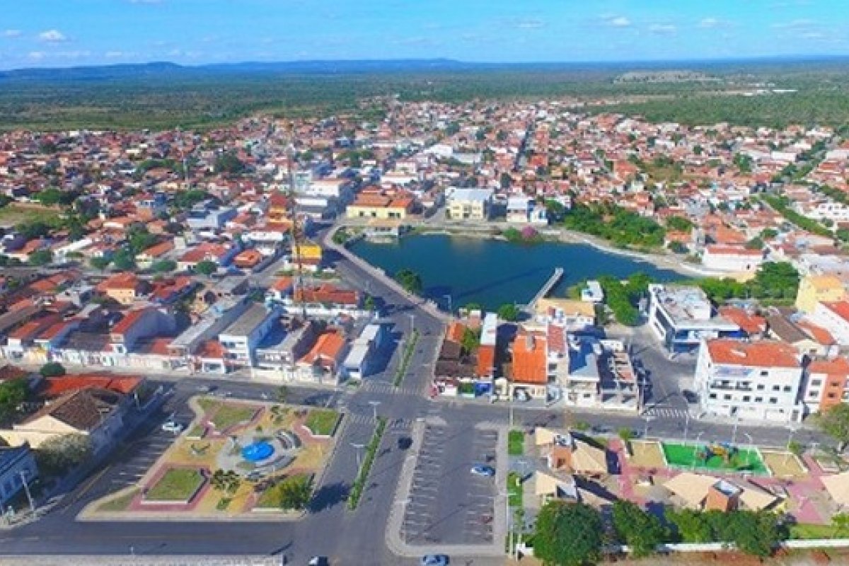 Homem é preso por tentar matar companheira a facadas na Bahia