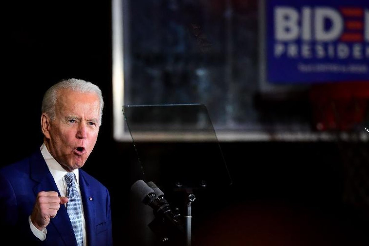 Biden diz que vai "lutar contra" decisão que suspendeu venda de pílulas abortivas nos EUA