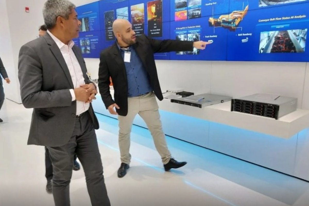 Governador conhece conjunto de soluções para cidades digitais em visita a empresa chinesa   