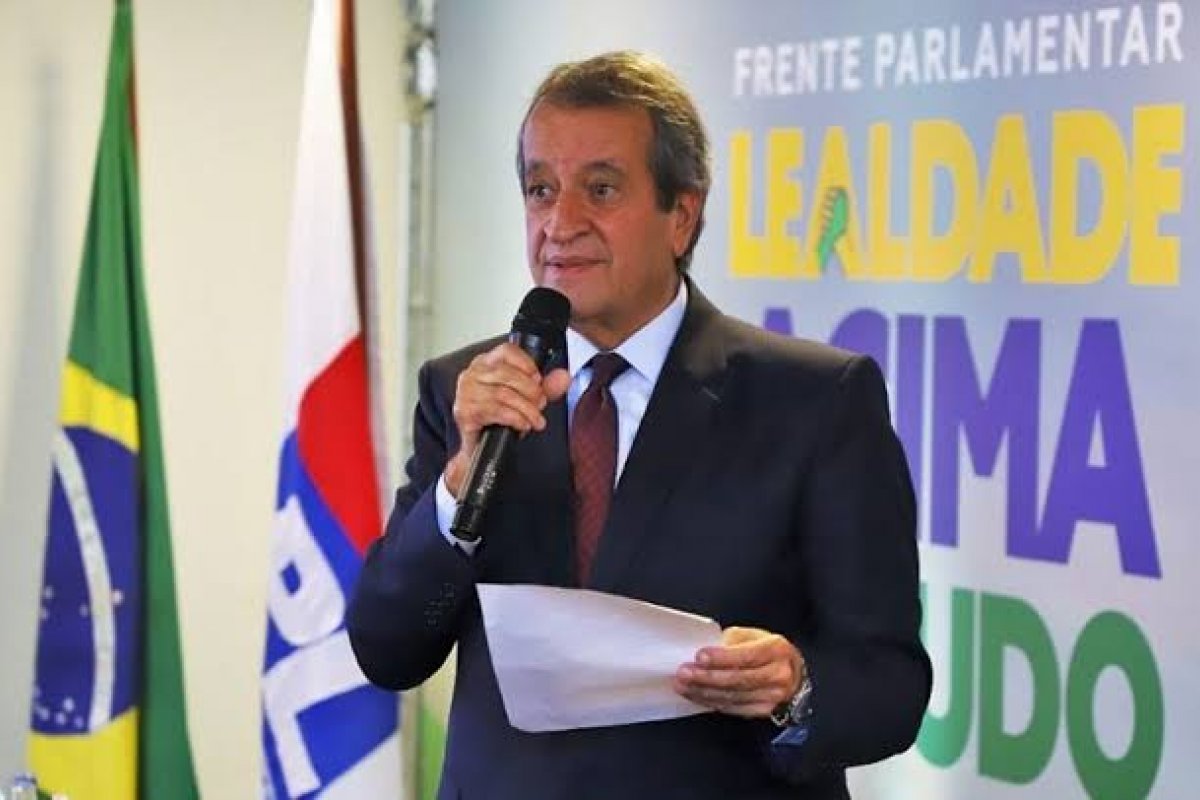 Valdemar da Costa Neto é internado em hospital de Brasília