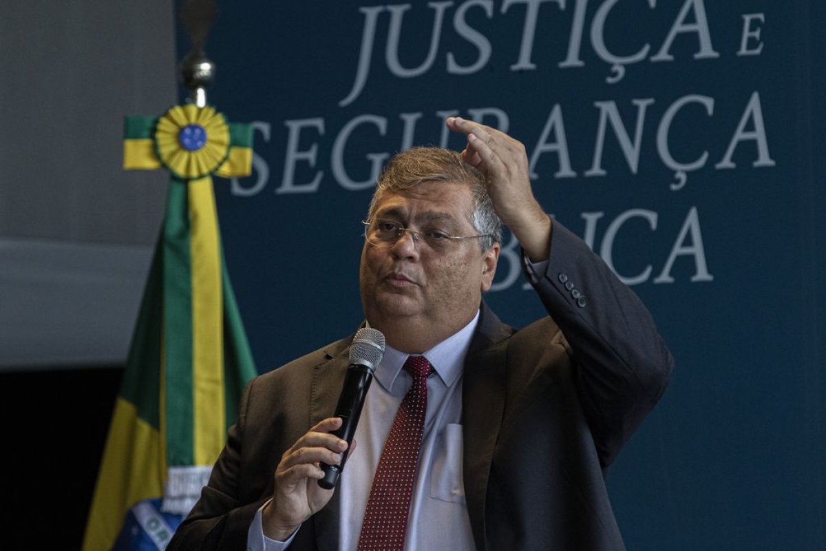 "Espero que seja nos próximos dias", dia Dino sobre esclarecer caso de brasileiras presas na Alemanha
