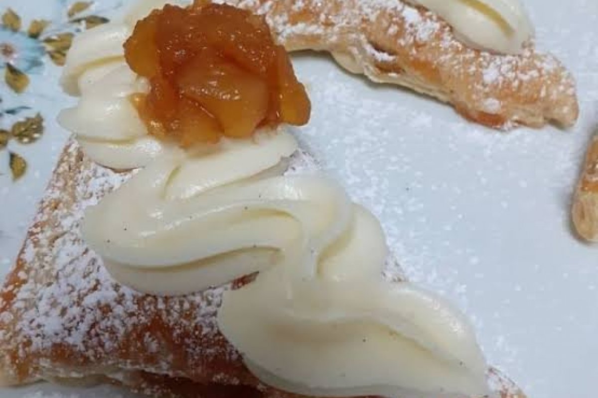 Bolo folheado de maçã: veja como preparar essa receita! 