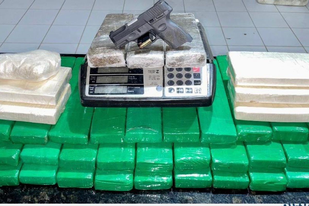 Polícia Militar apreende 40 kg de maconha e cocaína em Jequié