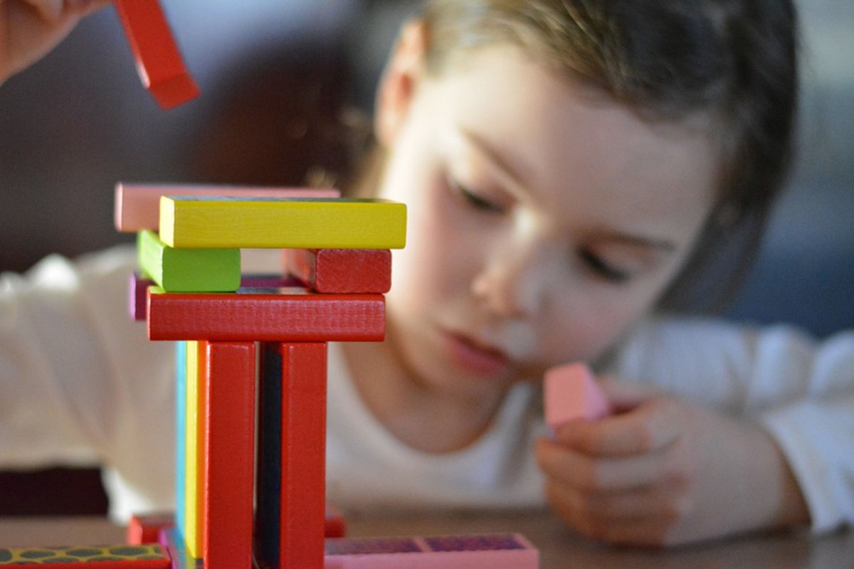 Diagnóstico de autismo tem crescido entre as meninas, diz jornal