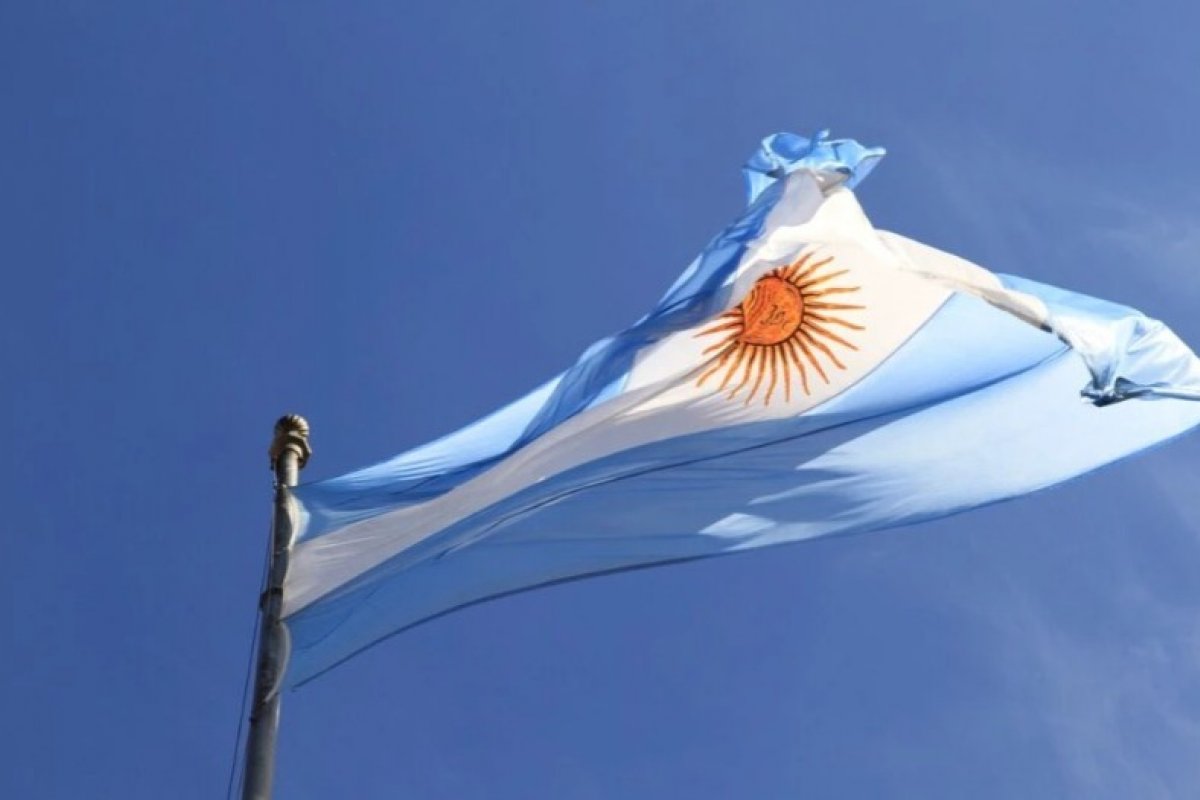 Inflação na Argentina registra alta de 7,7% em março, aponta Indec