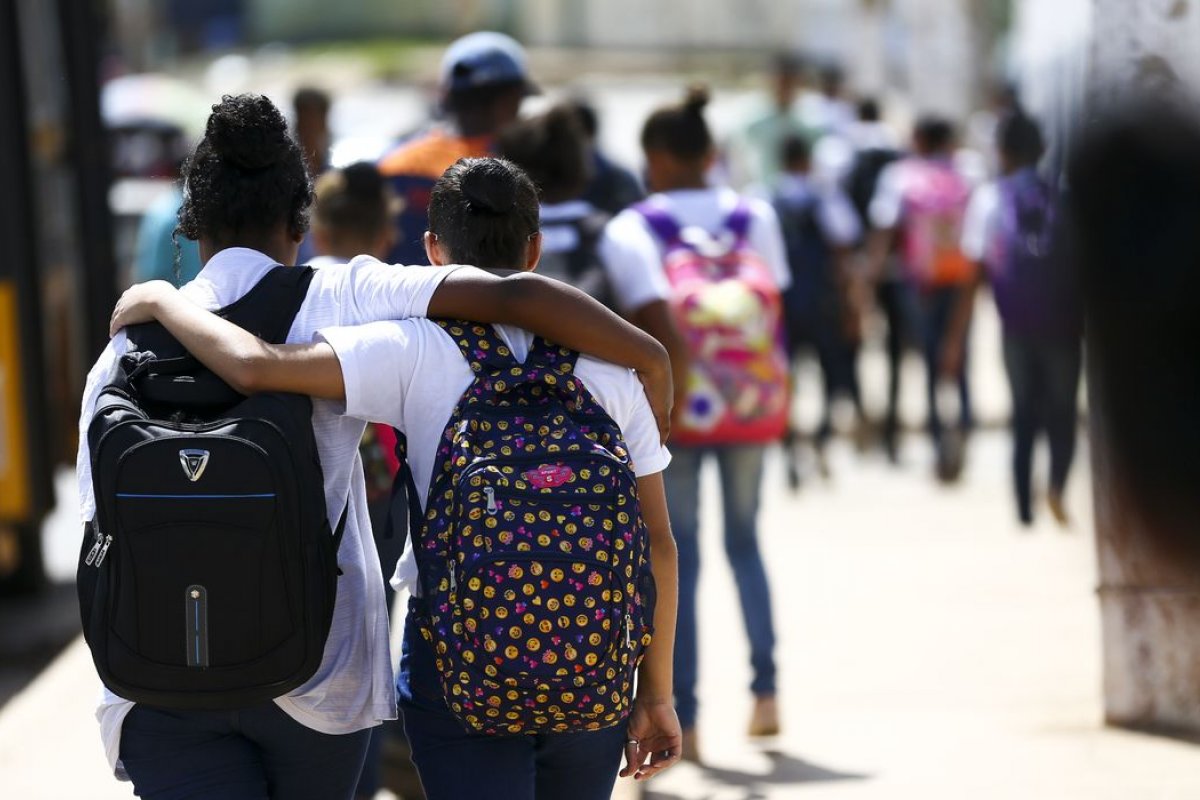 Combate à ataques nas escolas acelera discussões sobre regulamentação das redes sociais