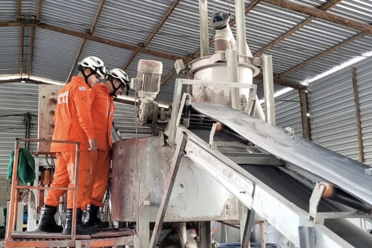 Homem morre após ficar preso em máquina de concreto no interior da Bahia
